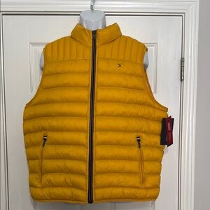 Tommy Hilfiger yellow puffer lightweight insulation vest, size XL